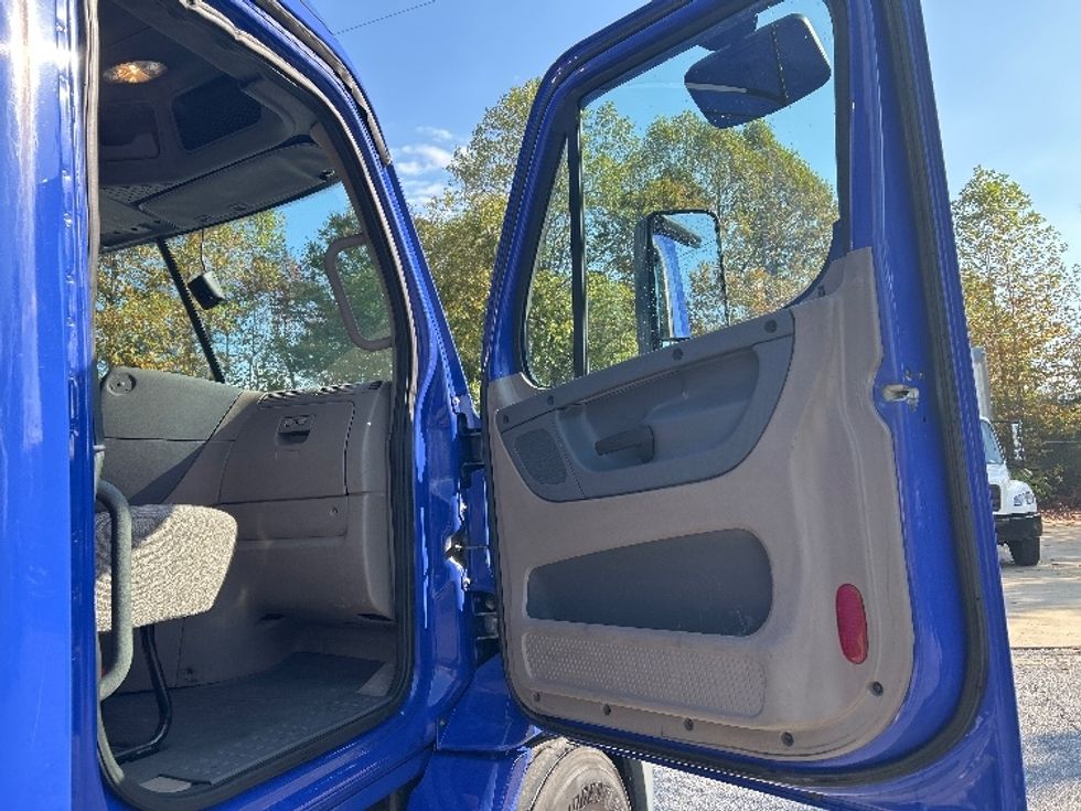 Day Cab Tractor-Heavy Duty Tractors-Freightliner-2020-Cascadia 11364ST-Cleveland-TN-406,651\n\t\tmiles-$ 45,000 - Image 12