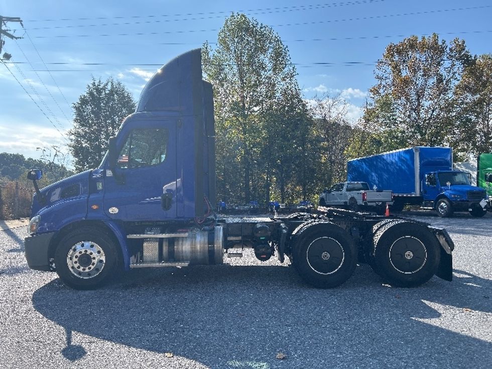 Day Cab Tractor-Heavy Duty Tractors-Freightliner-2020-Cascadia 11364ST-Cleveland-TN-406,651\n\t\tmiles-$ 45,000 - Image 4