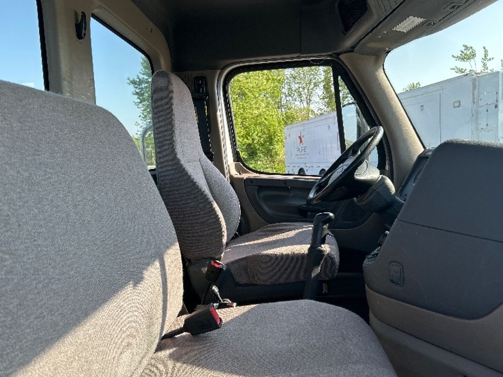 Day Cab Tractor-Heavy Duty Tractors-Freightliner-2020-Cascadia 11364ST-East Chicago-IN-430,061\n\t\tmiles-$ 39,250 - Image 14