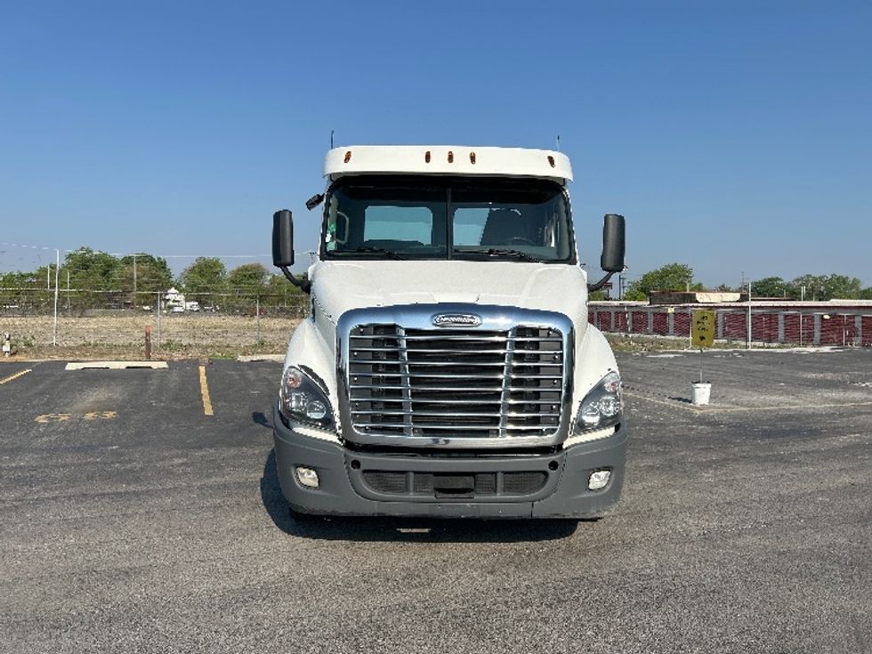 Day Cab Tractor-Heavy Duty Tractors-Freightliner-2020-Cascadia 11364ST-East Chicago-IN-430,061\n\t\tmiles-$ 39,250 - Image 2