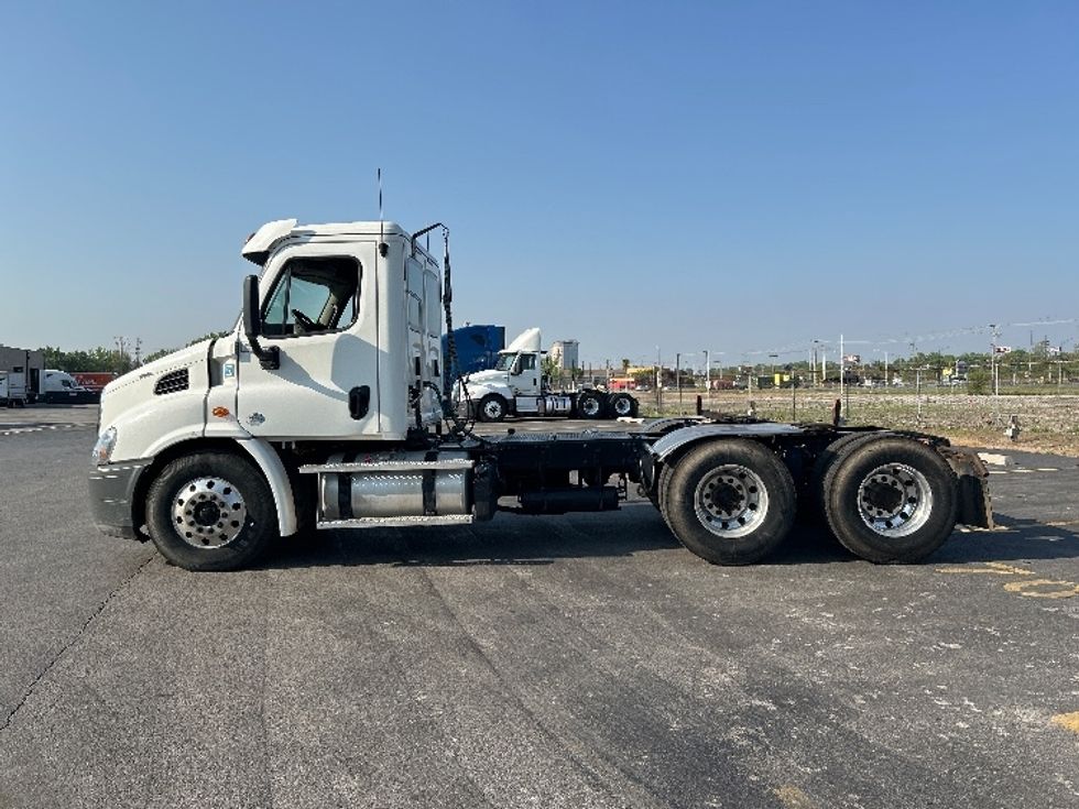 Day Cab Tractor-Heavy Duty Tractors-Freightliner-2020-Cascadia 11364ST-East Chicago-IN-430,061\n\t\tmiles-$ 39,250 - Image 4