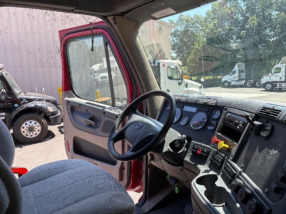 Day Cab Tractor-Heavy Duty Tractors-Freightliner-2020-Cascadia 11364ST-Edison-NJ-163,588\n\t\tmiles-$ 55,500 - Image 14