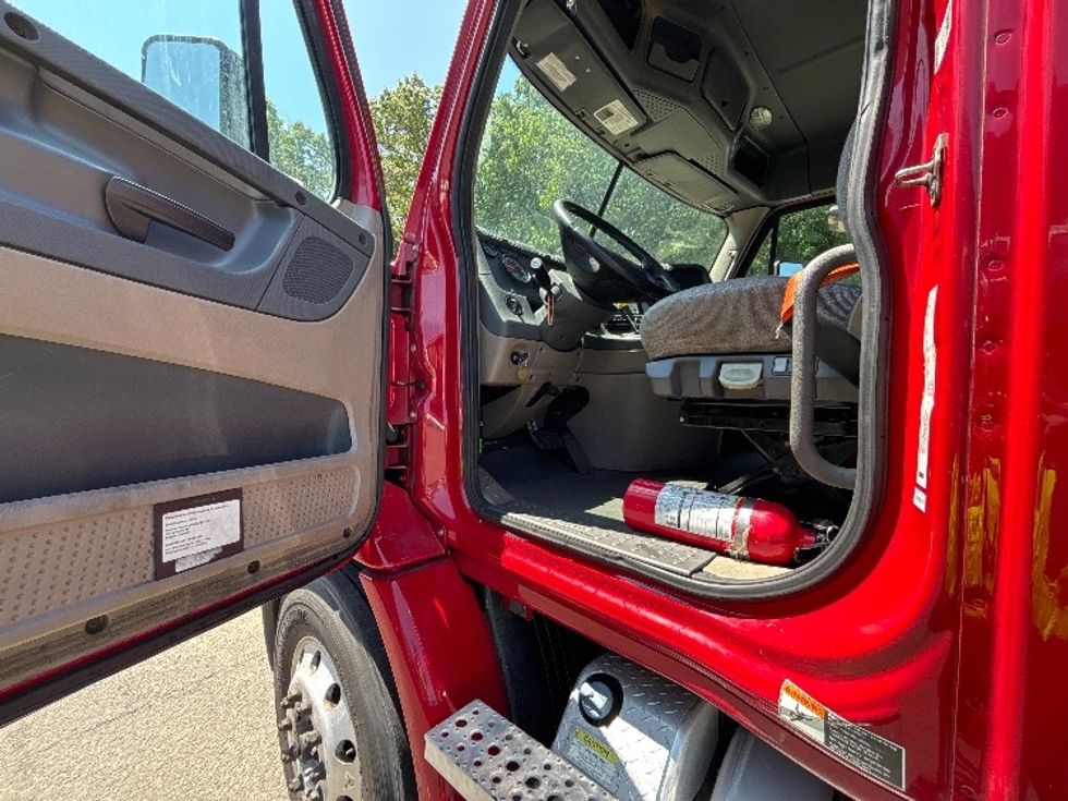 Day Cab Tractor-Heavy Duty Tractors-Freightliner-2020-Cascadia 11364ST-Edison-NJ-163,588\n\t\tmiles-$ 55,500 - Image 9