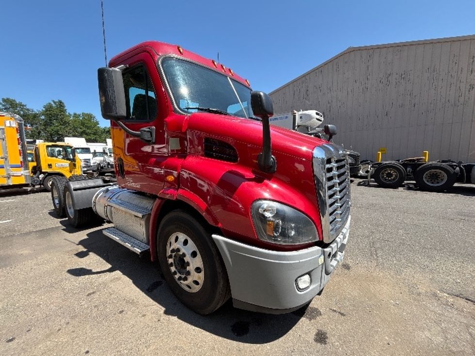 Day Cab Tractor-Heavy Duty Tractors-Freightliner-2020-Cascadia 11364ST-Edison-NJ-172,359\n\t\tmiles-$ 42,500 - Image 1