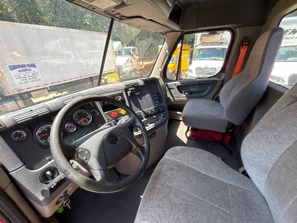 Day Cab Tractor-Heavy Duty Tractors-Freightliner-2020-Cascadia 11364ST-Edison-NJ-172,359\n\t\tmiles-$ 42,500 - Image 10