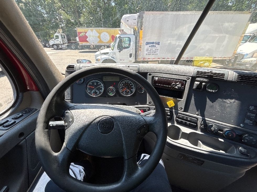 Day Cab Tractor-Heavy Duty Tractors-Freightliner-2020-Cascadia 11364ST-Edison-NJ-172,359\n\t\tmiles-$ 42,500 - Image 11