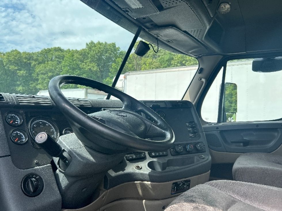 Day Cab Tractor-Heavy Duty Tractors-Freightliner-2020-Cascadia 11364ST-Edison-NJ-544,125\n\t\tmiles-$ 28,750 - Image 10