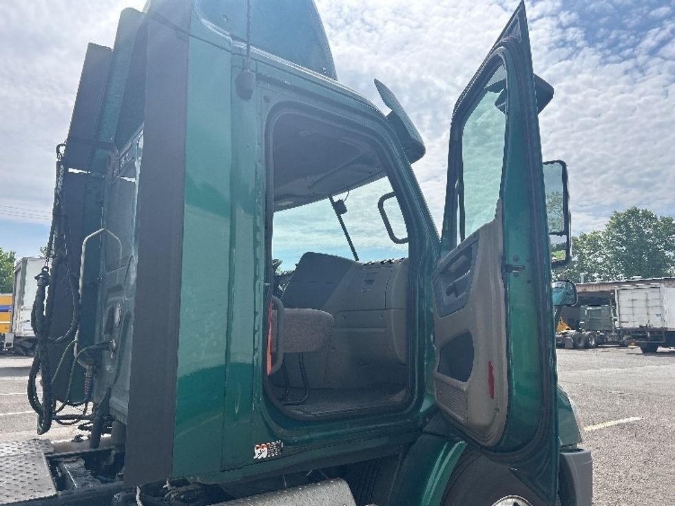 Day Cab Tractor-Heavy Duty Tractors-Freightliner-2020-Cascadia 11364ST-Edison-NJ-544,125\n\t\tmiles-$ 28,750 - Image 12