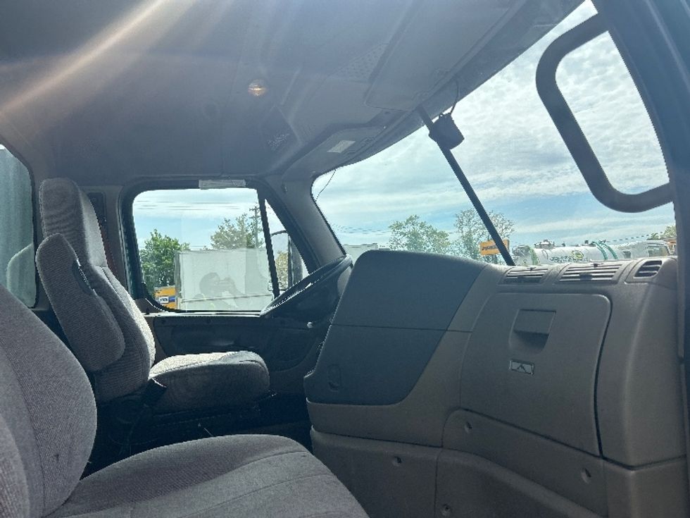Day Cab Tractor-Heavy Duty Tractors-Freightliner-2020-Cascadia 11364ST-Edison-NJ-544,125\n\t\tmiles-$ 28,750 - Image 14