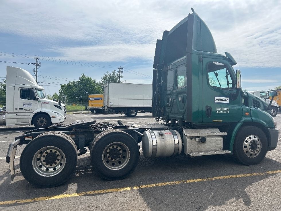 Day Cab Tractor-Heavy Duty Tractors-Freightliner-2020-Cascadia 11364ST-Edison-NJ-544,125\n\t\tmiles-$ 28,750 - Image 8