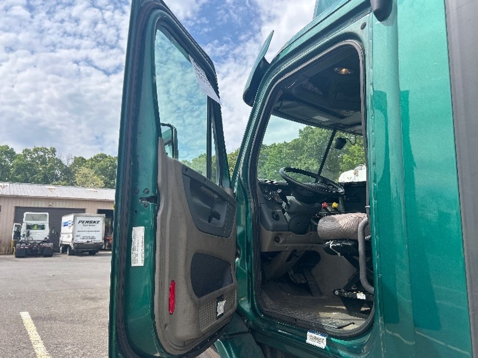 Day Cab Tractor-Heavy Duty Tractors-Freightliner-2020-Cascadia 11364ST-Edison-NJ-544,125\n\t\tmiles-$ 28,750 - Image 9