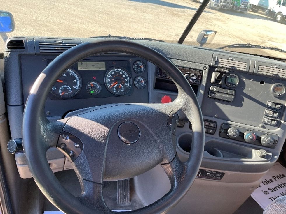 Day Cab Tractor-Heavy Duty Tractors-Freightliner-2020-Cascadia 11364ST-Elkhart-IN-327,433\n\t\tmiles-$ 46,500 - Image 11