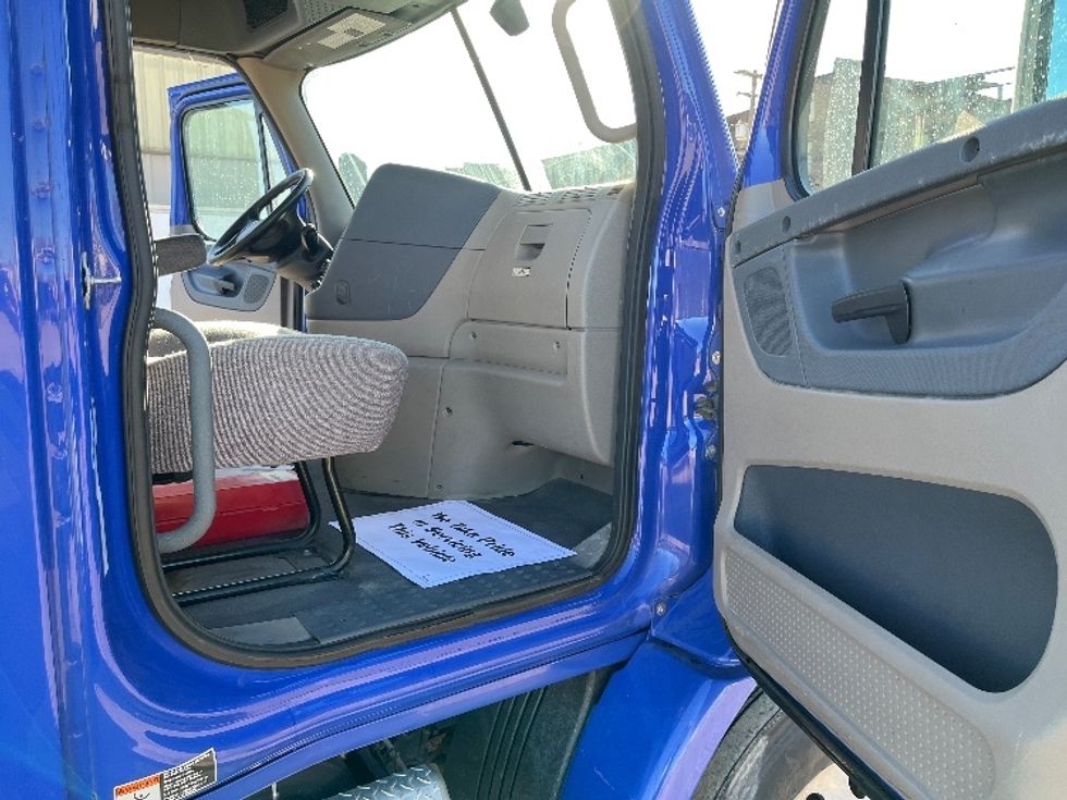 Day Cab Tractor-Heavy Duty Tractors-Freightliner-2020-Cascadia 11364ST-Elkhart-IN-327,433\n\t\tmiles-$ 46,500 - Image 12