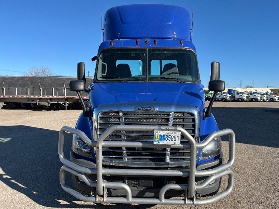 Day Cab Tractor-Heavy Duty Tractors-Freightliner-2020-Cascadia 11364ST-Elkhart-IN-327,433\n\t\tmiles-$ 46,500 - Image 2