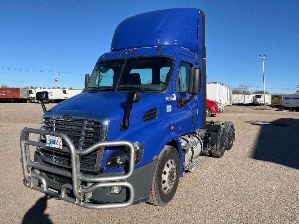 Day Cab Tractor-Heavy Duty Tractors-Freightliner-2020-Cascadia 11364ST-Elkhart-IN-327,433\n\t\tmiles-$ 46,500 - Image 3