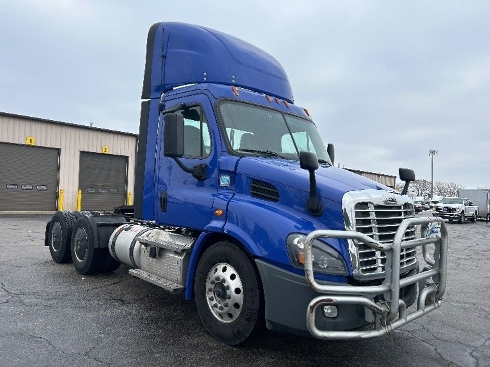 Day Cab Tractor-Heavy Duty Tractors-Freightliner-2020-Cascadia 11364ST-Elkhart-IN-389,287\n\t\tmiles-$ 43,250 - Image 1