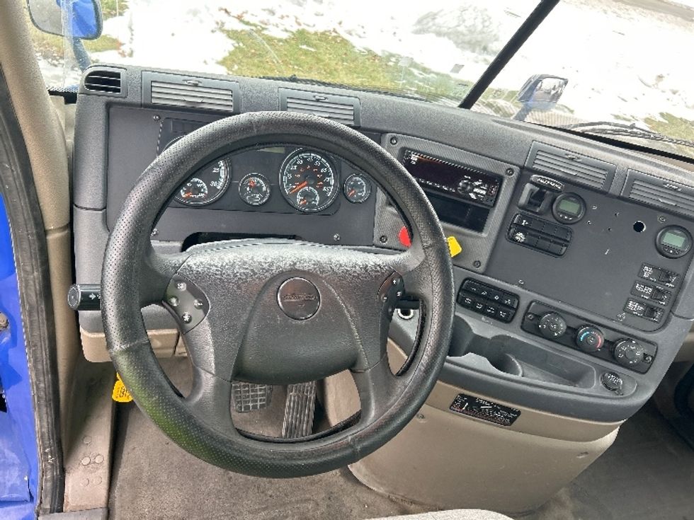 Day Cab Tractor-Heavy Duty Tractors-Freightliner-2020-Cascadia 11364ST-Elkhart-IN-389,287\n\t\tmiles-$ 43,250 - Image 11