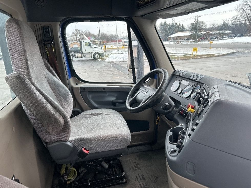 Day Cab Tractor-Heavy Duty Tractors-Freightliner-2020-Cascadia 11364ST-Elkhart-IN-389,287\n\t\tmiles-$ 43,250 - Image 14