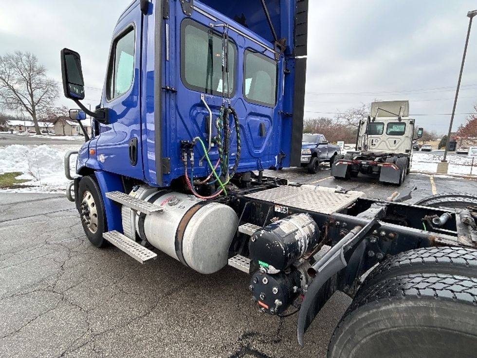 Day Cab Tractor-Heavy Duty Tractors-Freightliner-2020-Cascadia 11364ST-Elkhart-IN-389,287\n\t\tmiles-$ 43,250 - Image 17