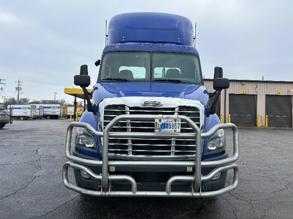 Day Cab Tractor-Heavy Duty Tractors-Freightliner-2020-Cascadia 11364ST-Elkhart-IN-389,287\n\t\tmiles-$ 43,250 - Image 2