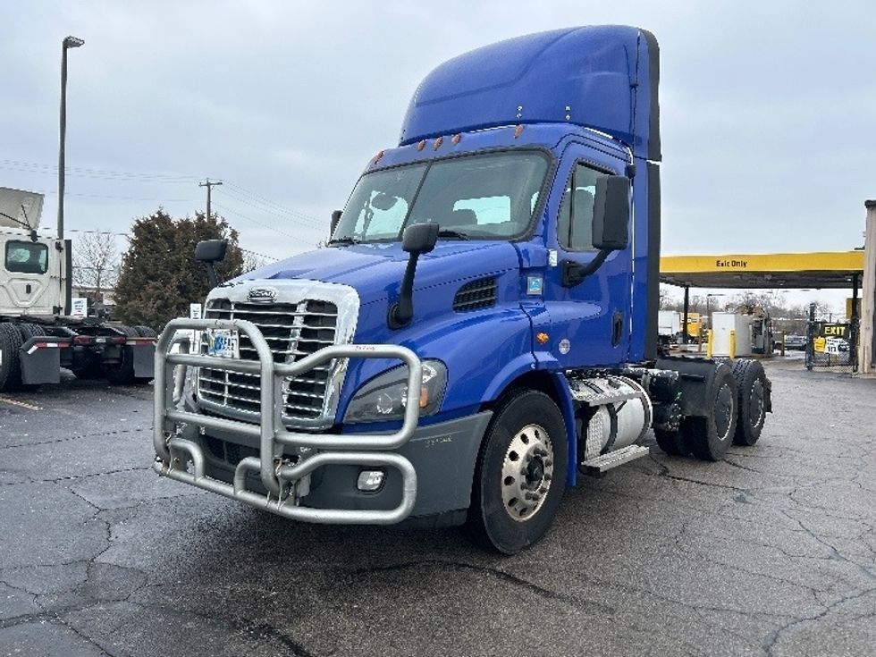 Day Cab Tractor-Heavy Duty Tractors-Freightliner-2020-Cascadia 11364ST-Elkhart-IN-389,287\n\t\tmiles-$ 43,250 - Image 3