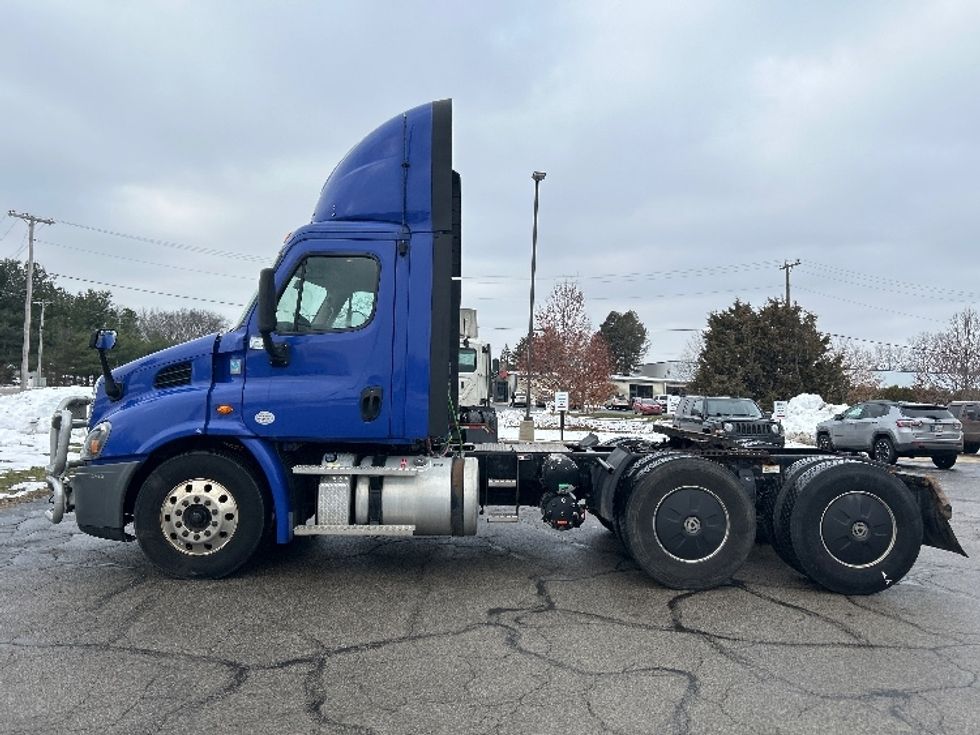 Day Cab Tractor-Heavy Duty Tractors-Freightliner-2020-Cascadia 11364ST-Elkhart-IN-389,287\n\t\tmiles-$ 43,250 - Image 4
