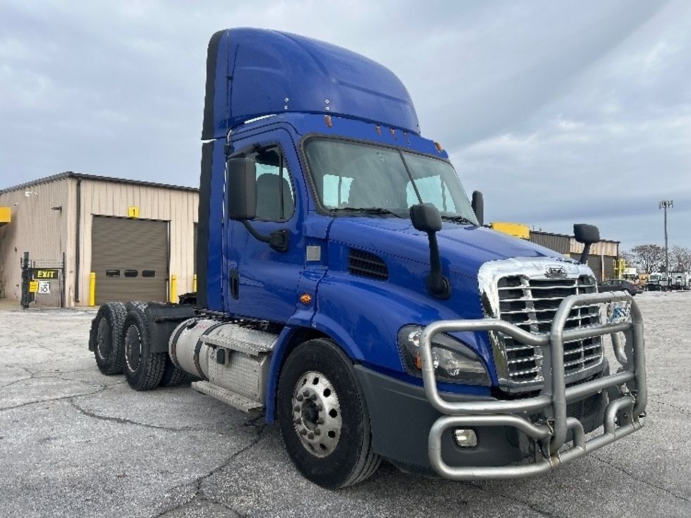 Day Cab Tractor-Heavy Duty Tractors-Freightliner-2020-Cascadia 11364ST-Elkhart-IN-404,909\n\t\tmiles-$ 42,500 - Image 1