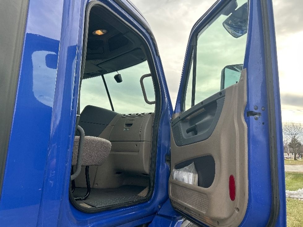 Day Cab Tractor-Heavy Duty Tractors-Freightliner-2020-Cascadia 11364ST-Elkhart-IN-404,909\n\t\tmiles-$ 42,500 - Image 12