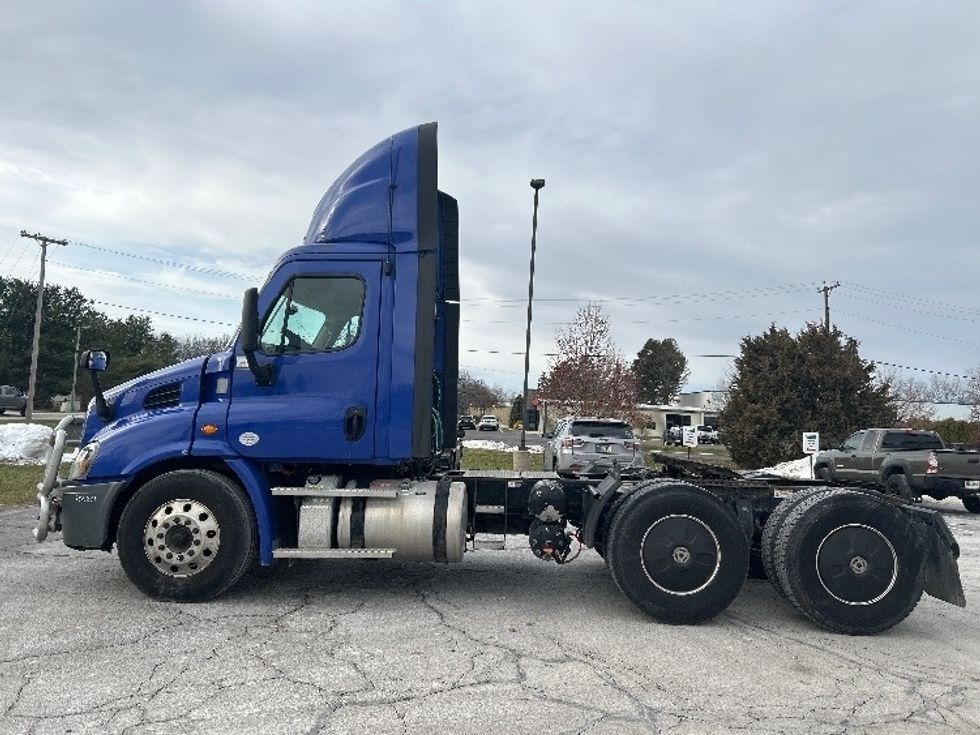 Day Cab Tractor-Heavy Duty Tractors-Freightliner-2020-Cascadia 11364ST-Elkhart-IN-404,909\n\t\tmiles-$ 42,500 - Image 4