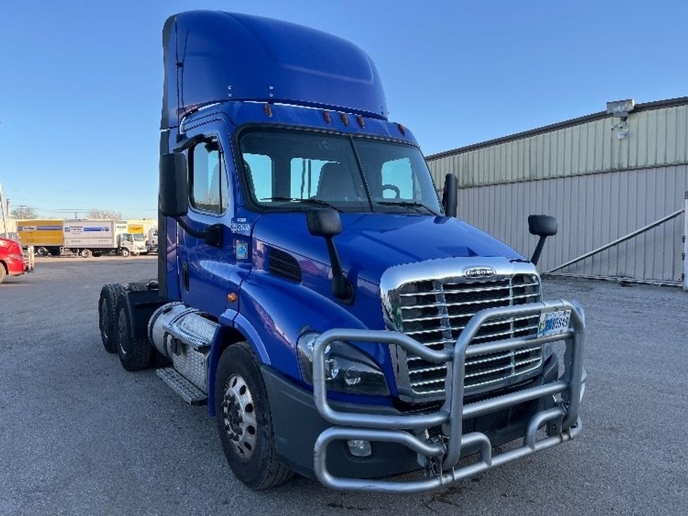 Day Cab Tractor-Heavy Duty Tractors-Freightliner-2020-Cascadia 11364ST-Elkhart-IN-407,892\n\t\tmiles-$ 42,750 - Image 1