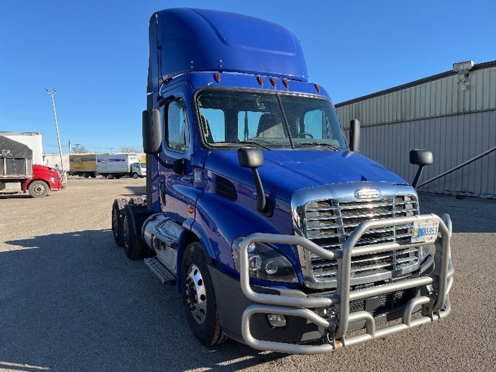 Day Cab Tractor-Heavy Duty Tractors-Freightliner-2020-Cascadia 11364ST-Elkhart-IN-424,654\n\t\tmiles-$ 41,250 - Image 1