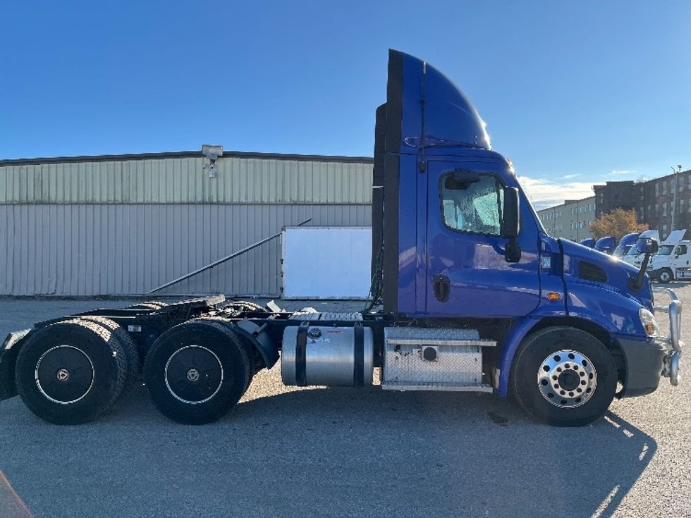 Day Cab Tractor-Heavy Duty Tractors-Freightliner-2020-Cascadia 11364ST-Elkhart-IN-424,654\n\t\tmiles-$ 41,250 - Image 8