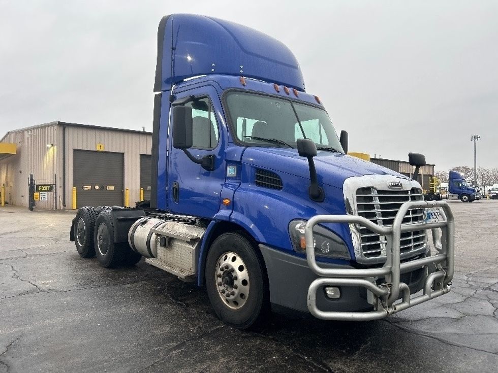 Day Cab Tractor-Heavy Duty Tractors-Freightliner-2020-Cascadia 11364ST-Elkhart-IN-433,714\n\t\tmiles-$ 40,250 - Image 1