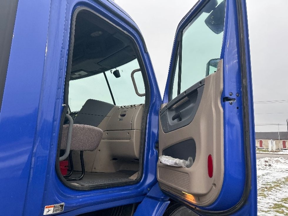 Day Cab Tractor-Heavy Duty Tractors-Freightliner-2020-Cascadia 11364ST-Elkhart-IN-433,714\n\t\tmiles-$ 40,250 - Image 12