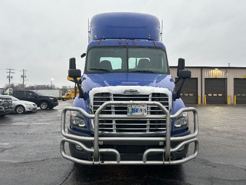 Day Cab Tractor-Heavy Duty Tractors-Freightliner-2020-Cascadia 11364ST-Elkhart-IN-433,714\n\t\tmiles-$ 40,250 - Image 2
