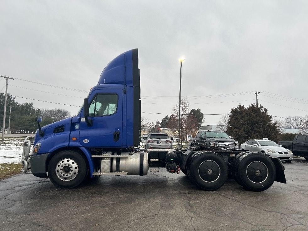 Day Cab Tractor-Heavy Duty Tractors-Freightliner-2020-Cascadia 11364ST-Elkhart-IN-433,714\n\t\tmiles-$ 40,250 - Image 4