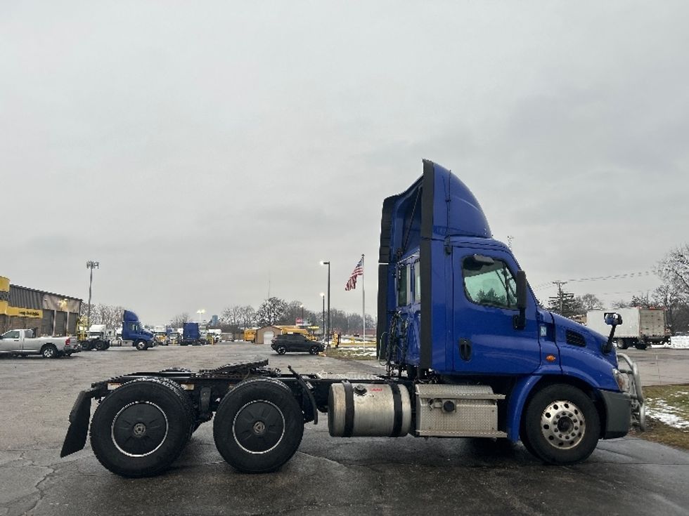 Day Cab Tractor-Heavy Duty Tractors-Freightliner-2020-Cascadia 11364ST-Elkhart-IN-433,714\n\t\tmiles-$ 40,250 - Image 8
