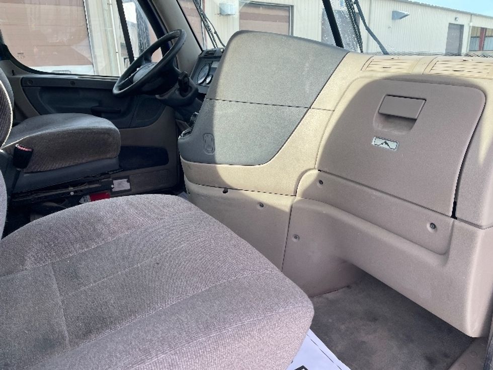 Day Cab Tractor-Heavy Duty Tractors-Freightliner-2020-Cascadia 11364ST-Elkhart-IN-436,241\n\t\tmiles-$ 40,250 - Image 13