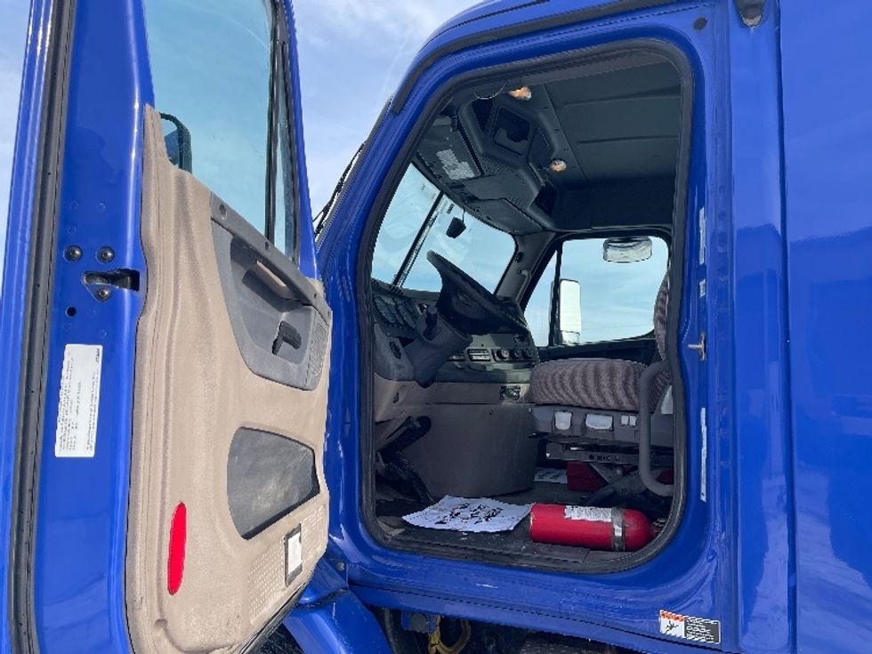 Day Cab Tractor-Heavy Duty Tractors-Freightliner-2020-Cascadia 11364ST-Elkhart-IN-436,241\n\t\tmiles-$ 40,250 - Image 9