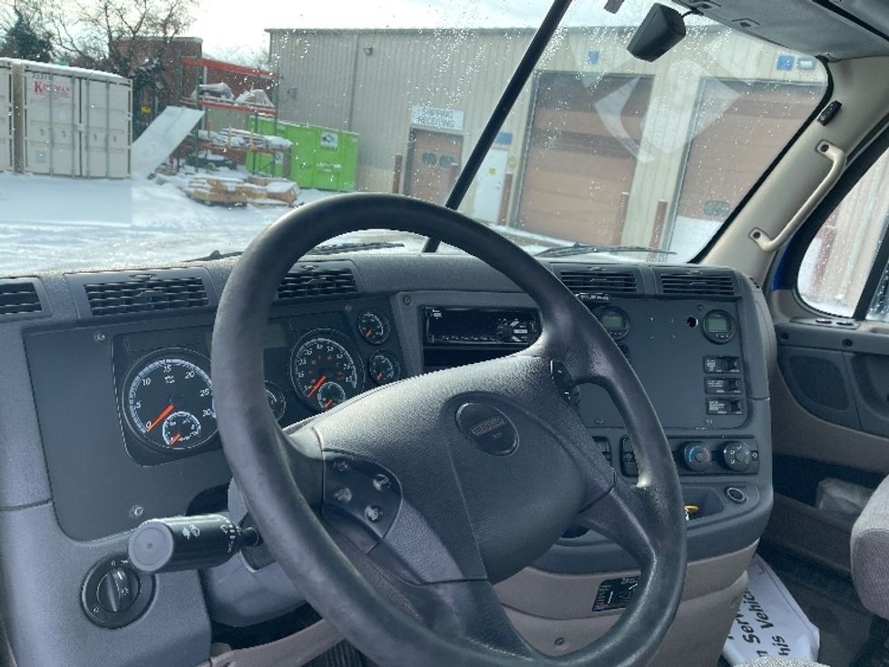 Day Cab Tractor-Heavy Duty Tractors-Freightliner-2020-Cascadia 11364ST-Elkhart-IN-445,882\n\t\tmiles-$ 39,500 - Image 11