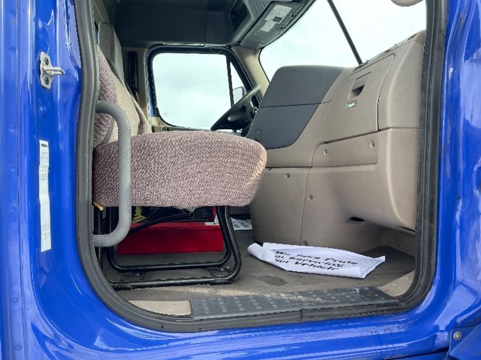 Day Cab Tractor-Heavy Duty Tractors-Freightliner-2020-Cascadia 11364ST-Elkhart-IN-445,882\n\t\tmiles-$ 39,500 - Image 12