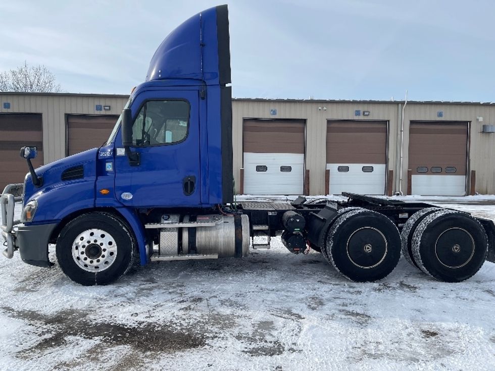 Day Cab Tractor-Heavy Duty Tractors-Freightliner-2020-Cascadia 11364ST-Elkhart-IN-445,882\n\t\tmiles-$ 39,500 - Image 4