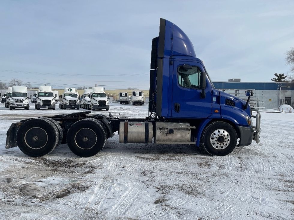 Day Cab Tractor-Heavy Duty Tractors-Freightliner-2020-Cascadia 11364ST-Elkhart-IN-445,882\n\t\tmiles-$ 39,500 - Image 8