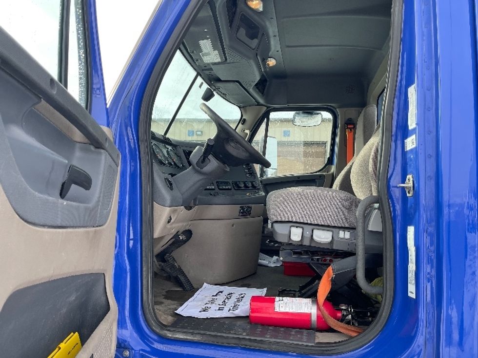 Day Cab Tractor-Heavy Duty Tractors-Freightliner-2020-Cascadia 11364ST-Elkhart-IN-445,882\n\t\tmiles-$ 39,500 - Image 9