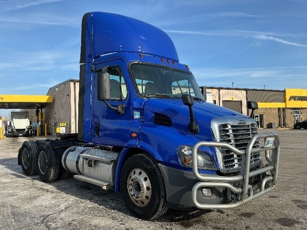 Day Cab Tractor-Heavy Duty Tractors-Freightliner-2020-Cascadia 11364ST-Elkhart-IN-450,747\n\t\tmiles-$ 39,250 - Image 1