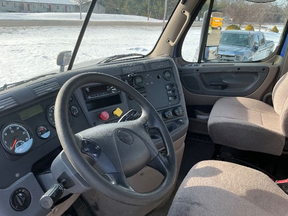Day Cab Tractor-Heavy Duty Tractors-Freightliner-2020-Cascadia 11364ST-Elkhart-IN-450,747\n\t\tmiles-$ 39,250 - Image 10