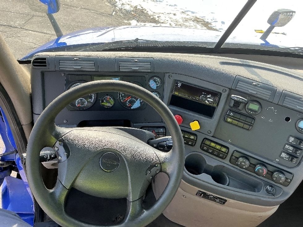 Day Cab Tractor-Heavy Duty Tractors-Freightliner-2020-Cascadia 11364ST-Elkhart-IN-450,747\n\t\tmiles-$ 39,250 - Image 11