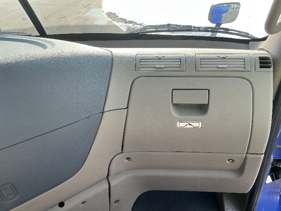 Day Cab Tractor-Heavy Duty Tractors-Freightliner-2020-Cascadia 11364ST-Elkhart-IN-450,747\n\t\tmiles-$ 39,250 - Image 13