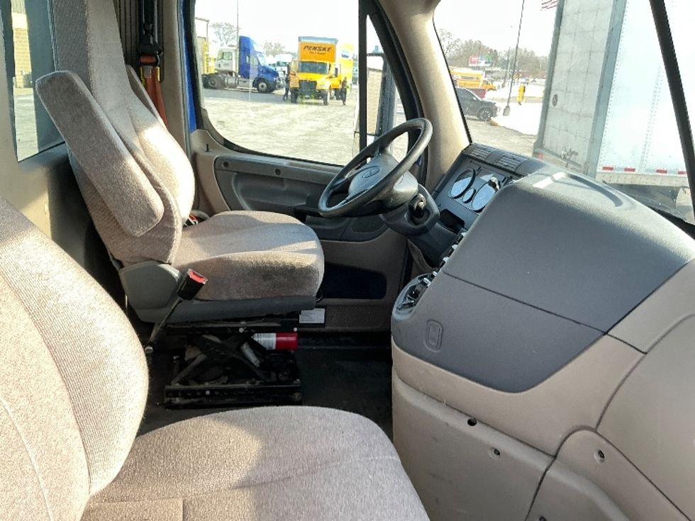 Day Cab Tractor-Heavy Duty Tractors-Freightliner-2020-Cascadia 11364ST-Elkhart-IN-450,747\n\t\tmiles-$ 39,250 - Image 14