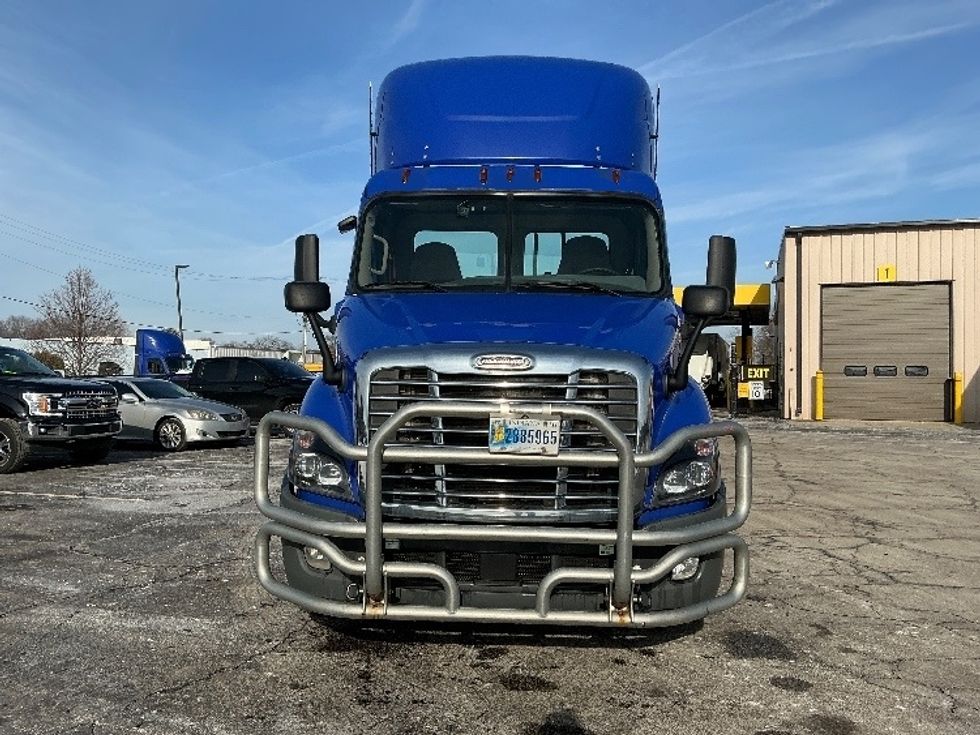 Day Cab Tractor-Heavy Duty Tractors-Freightliner-2020-Cascadia 11364ST-Elkhart-IN-450,747\n\t\tmiles-$ 39,250 - Image 2